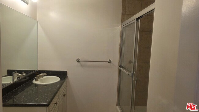 Building Photo - 3530 S Bentley Ave