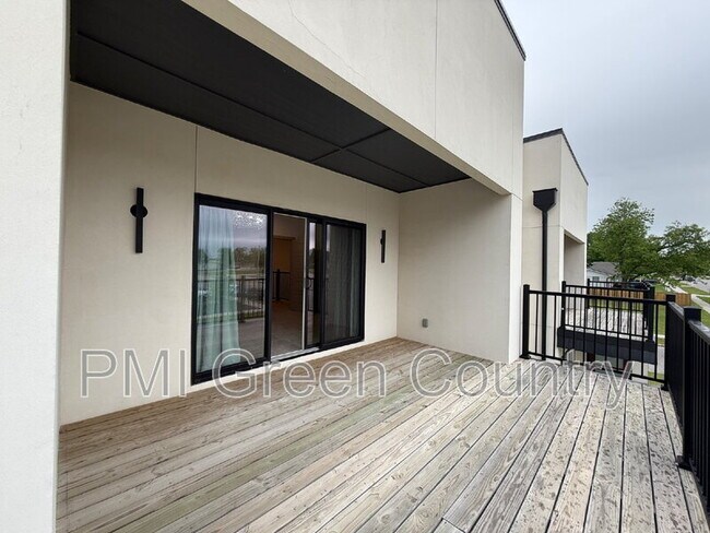 Building Photo - 130 E Elgin St