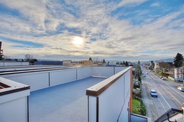 Building Photo - Beautiful 2016 Ballard Townhome 3 Bed 2.5 bath