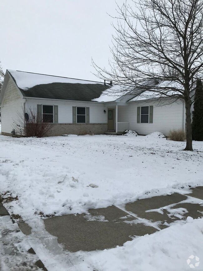 Building Photo - Country Setting 3 Bed/2 Bath Ranch In Wauseon