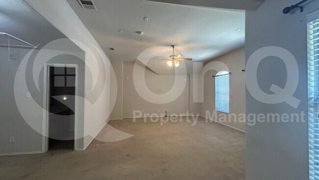 Building Photo - 9537 Navarro St