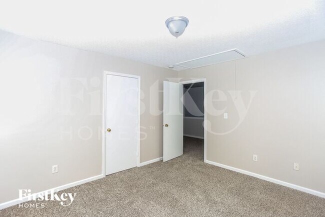 Building Photo - 2077 Chapel Creek Rd