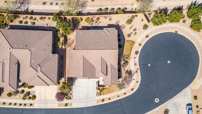Building Photo - Bright & Beautiful 2 Bedroom Home in Sun R...