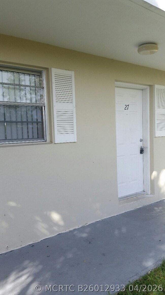 Building Photo - 1501 Crescent Cir