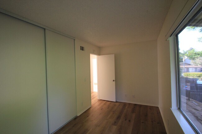 Building Photo - For Rent: Upgraded 3-Bedroom Condo in Todd...