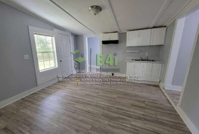 Building Photo - 705 Barnesville St