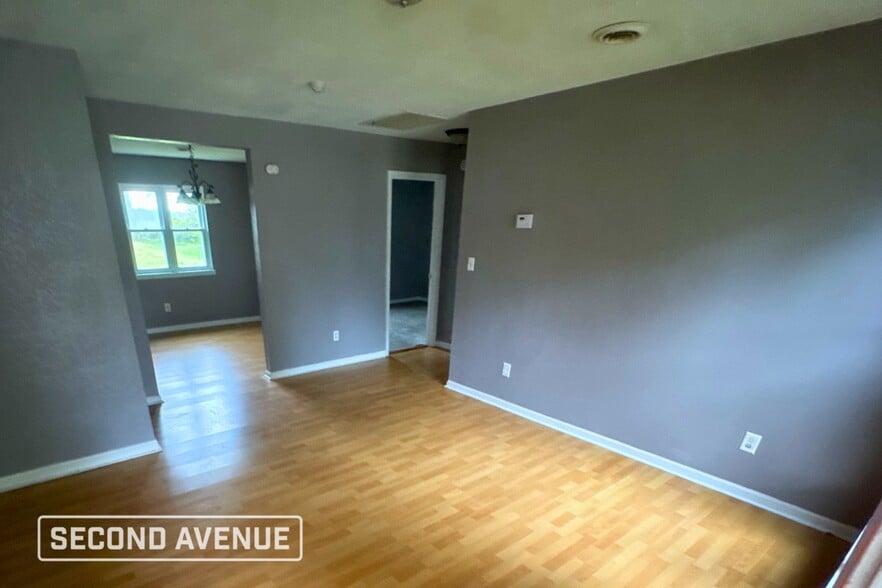 Building Photo - 1005 Jennifer Dr