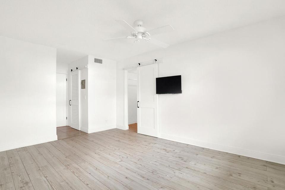 Building Photo - 32 Colonial Club Dr