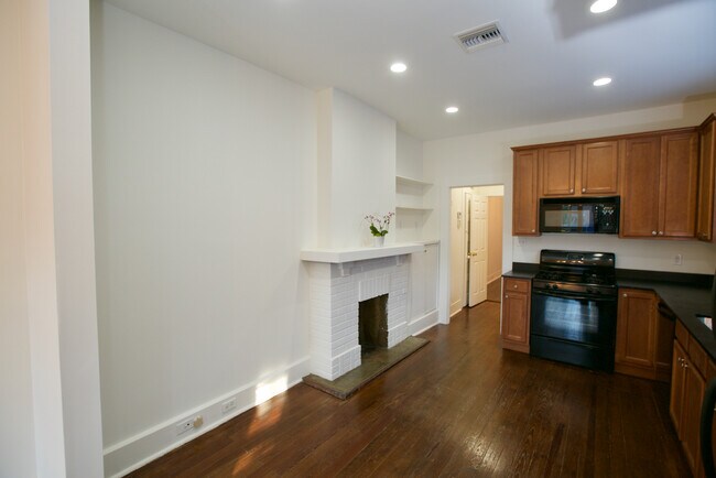 Building Photo - 813 Leontine St