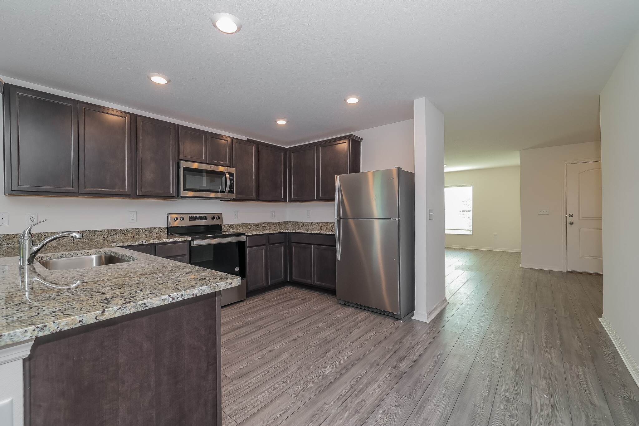 Building Photo - 1367 Swan Lake Cir