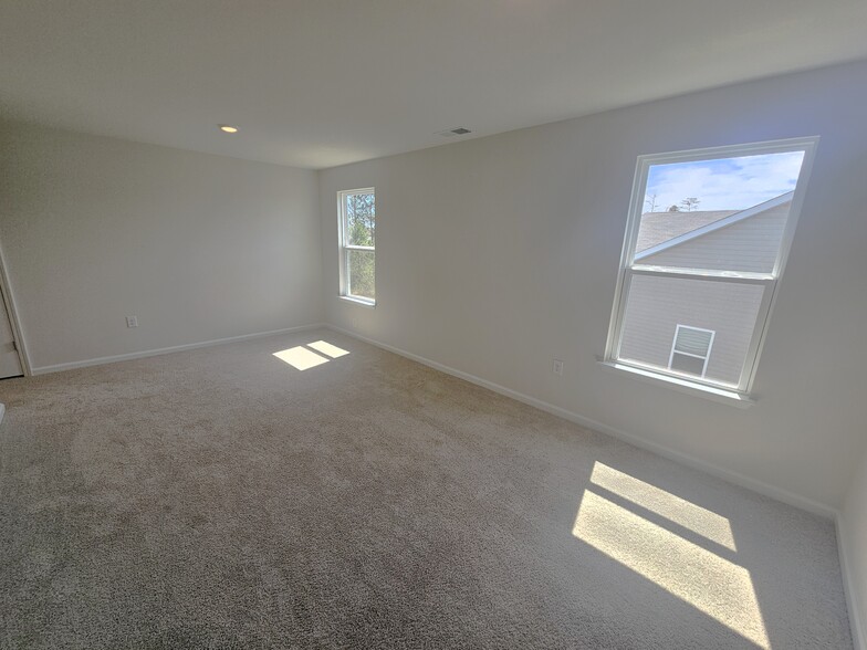 Building Photo - 3131 Fair Ridge Way