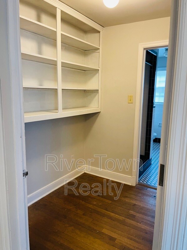Building Photo - 3560 Poplar Ave