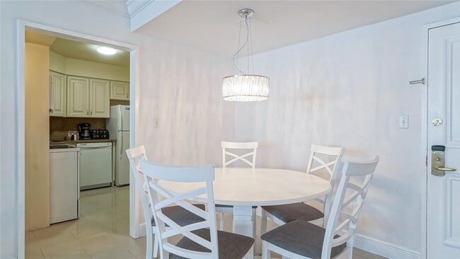 Building Photo - 5225 Collins Ave