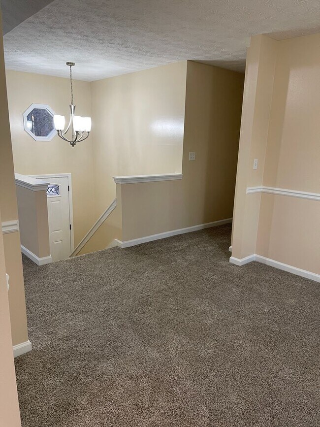 Building Photo - Split Foyer Home with Fenced Yard