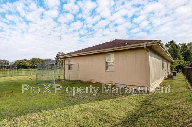 Building Photo - 753 S Campbell