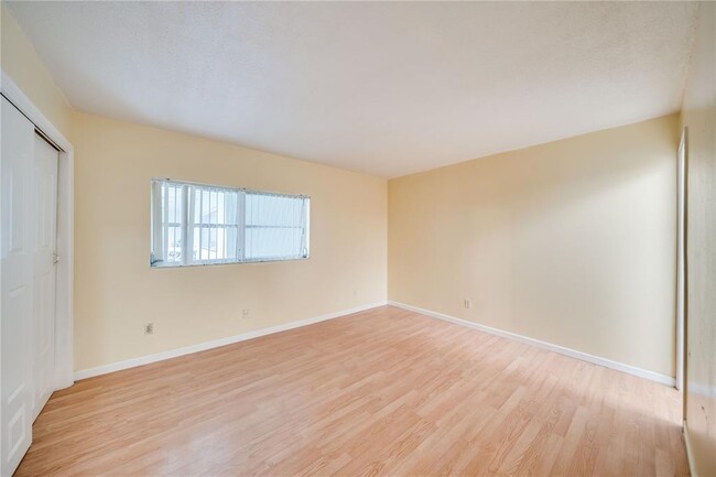 Building Photo - 4200 NW 3rd Ct