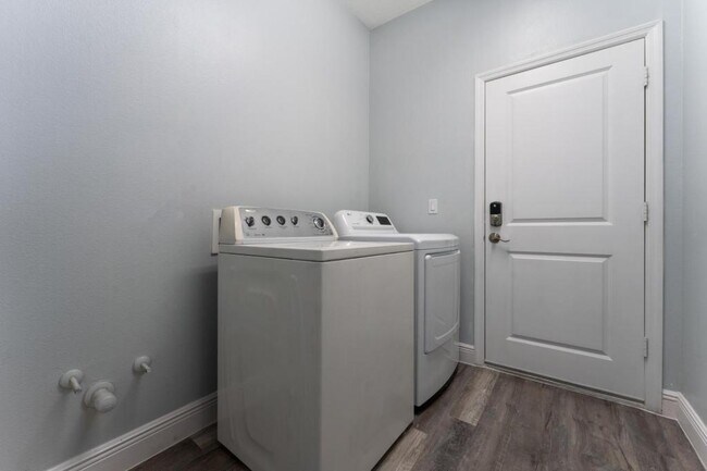 Building Photo - 12845 Sawgrass Pine Cir