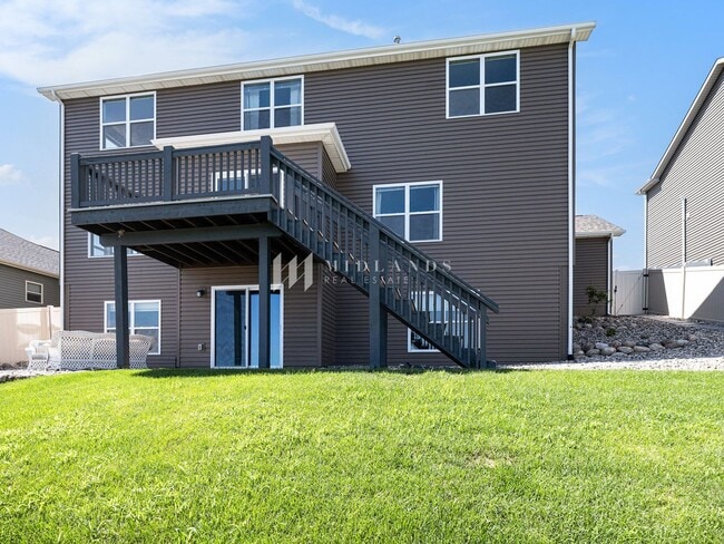 Building Photo - 1.5 story in Ashford Hollow