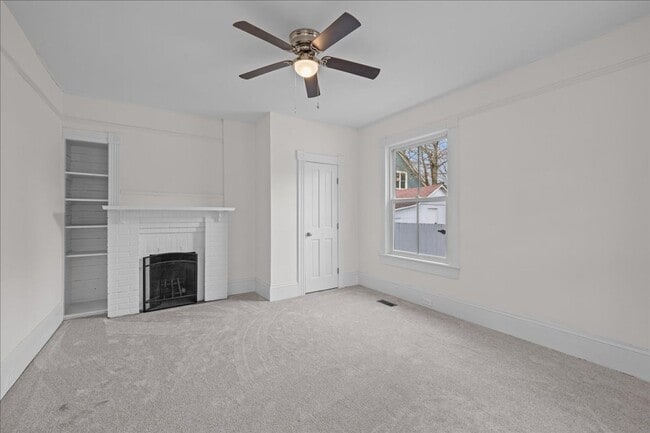 Building Photo - 258 Douglas Ave