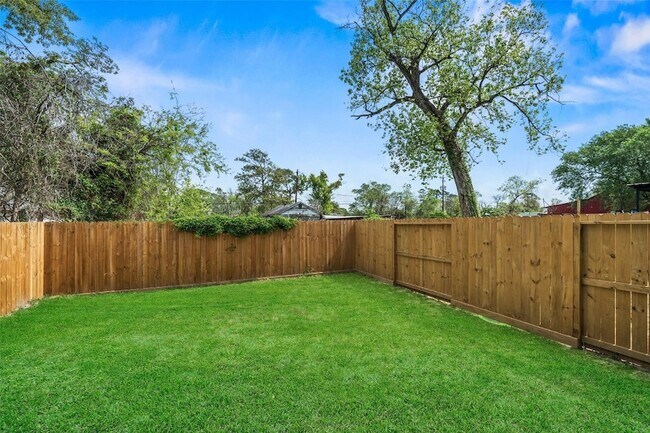 Building Photo - 6719 Roanoke St