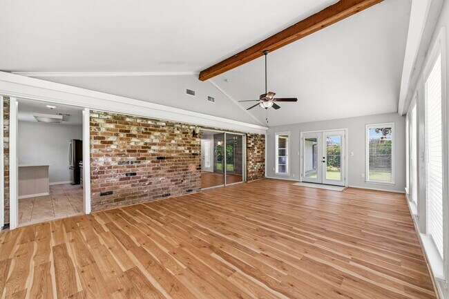 Building Photo - 3507 Lake Ridge Bend
