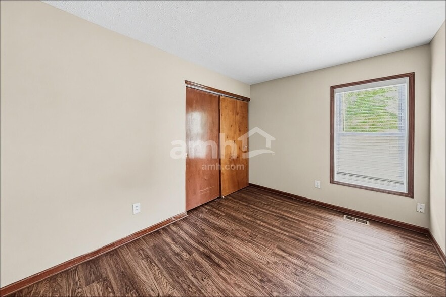 Building Photo - 5829 Sharets Dr