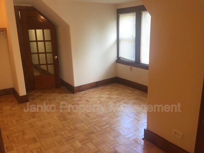 Building Photo - 2855 E 82nd St