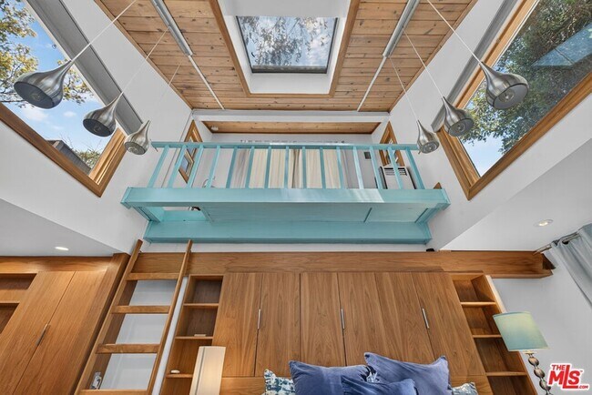 Building Photo - 1738 Topanga Skyline Dr