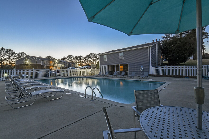 Primary Photo - Homewood Heights Apartment Homes