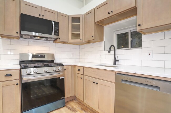 Building Photo - 206 48th St