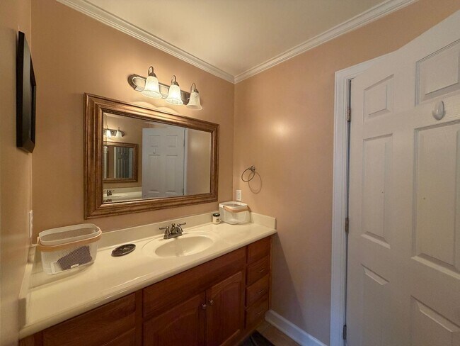 Building Photo - Carolina Lakes Gated Community!!