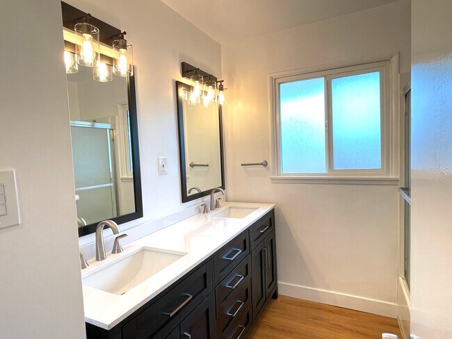 Building Photo - Updated Four Bedroom home in Riverside $3,150