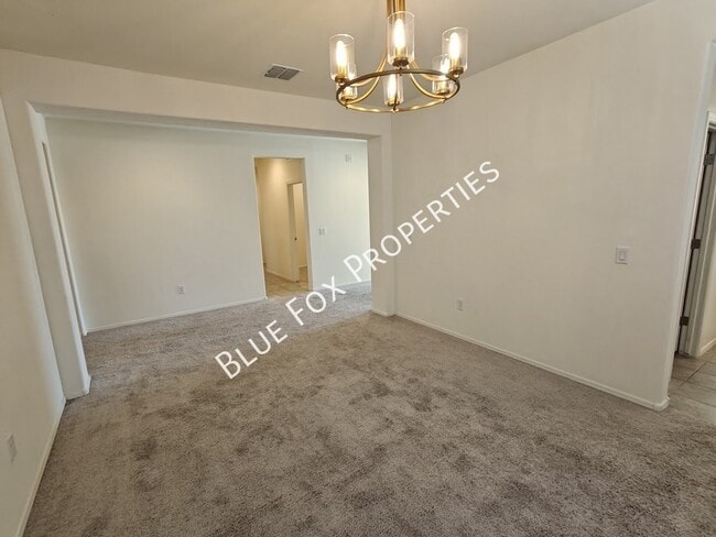 Building Photo - 5525 W Lazy Farm Dr