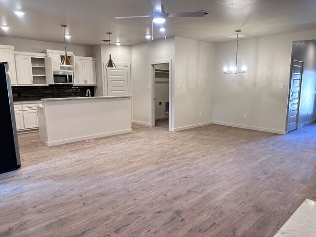 Building Photo - Charming 3-Bed, 2-Bath Home on Albany Ave – Spacious 1488 Sq Ft in Lubbock!