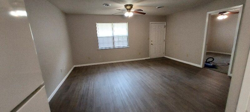 Building Photo - 209 Hazel Dr