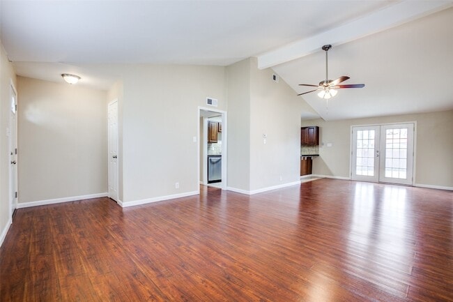 Building Photo - 811 Brentwood Ln