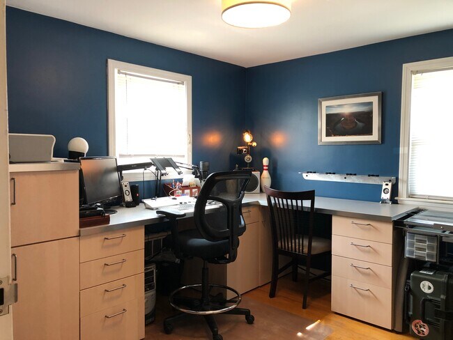 Building Photo - 112 Rowe St