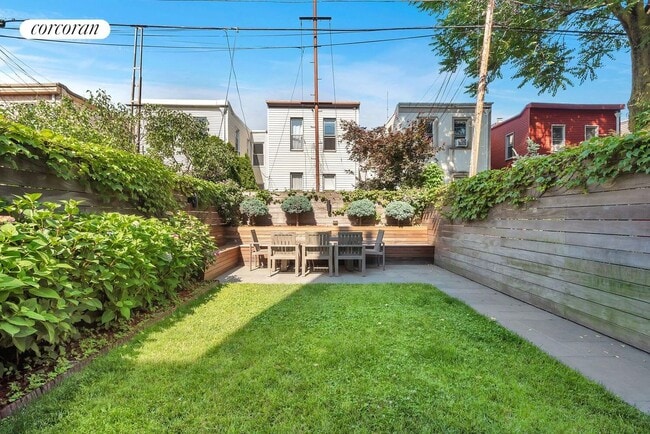 Building Photo - 164 Diamond St