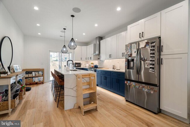 Building Photo - 2409 Oakford St
