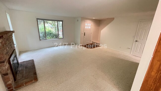 Building Photo - Stunning Home in Tranquil SW Neighborhood