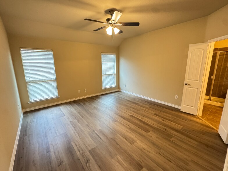 Building Photo - 10509 Sandy Mountain Dr