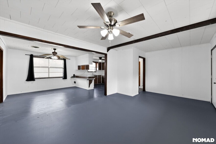 Building Photo - 251 School Rd