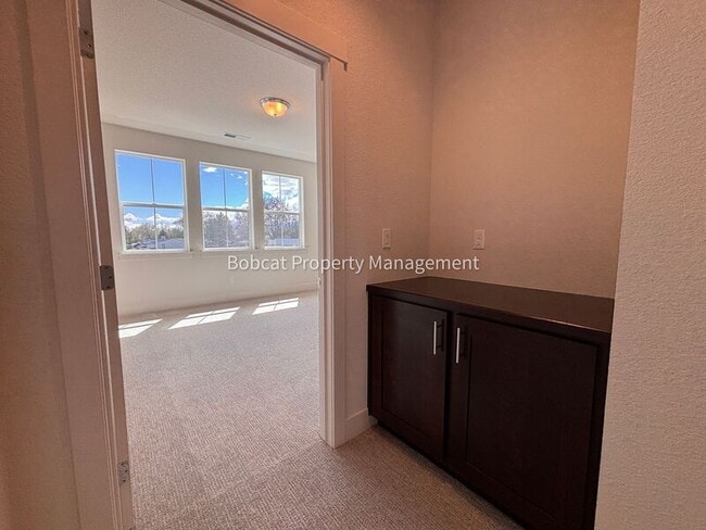 Building Photo - 1150 Little Ln