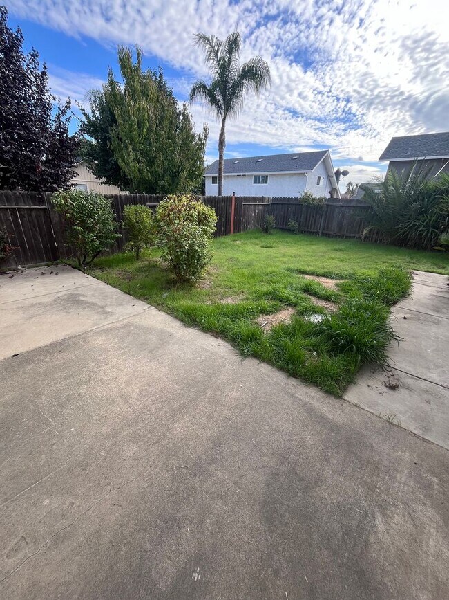 Building Photo - NICE UPDATED HOME IN CITRUS HEIGHTS!!