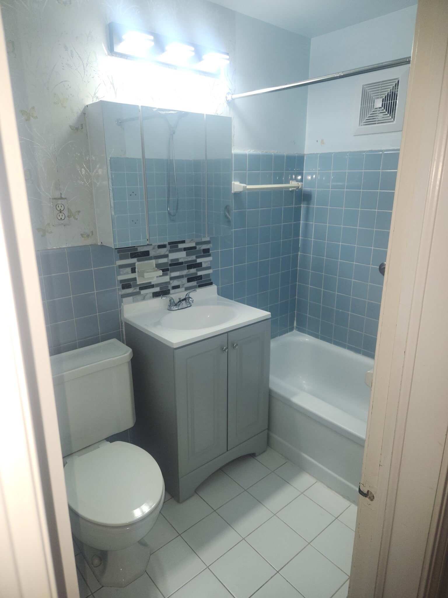 bathroom - 13765 Cedar Rd