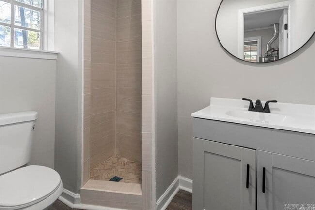 Building Photo - 2014 W Lakeview