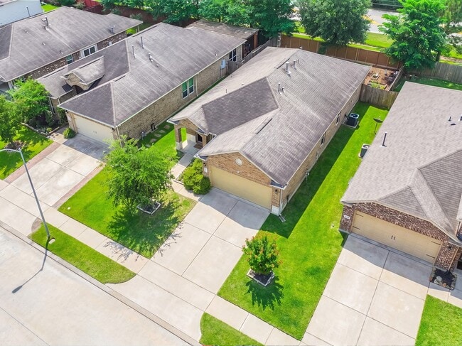 Building Photo - 12027 Rockridge Falls Dr