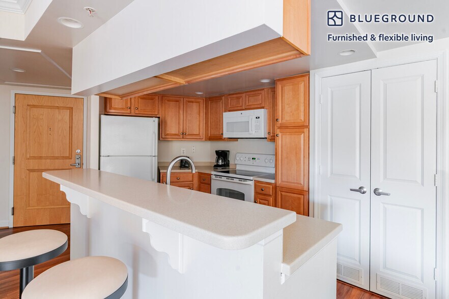 Building Photo - 3900 Fairfax Dr