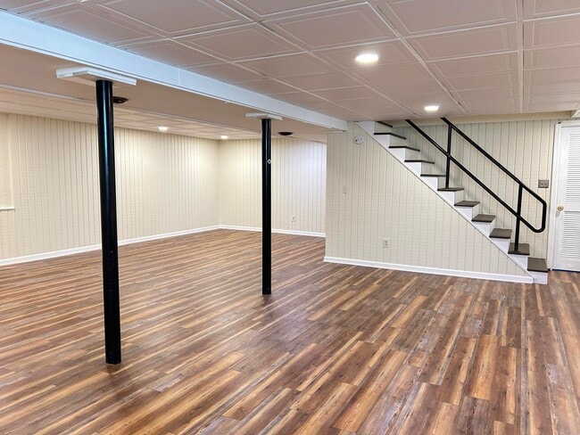 Building Photo - 1129 Meridian Dr