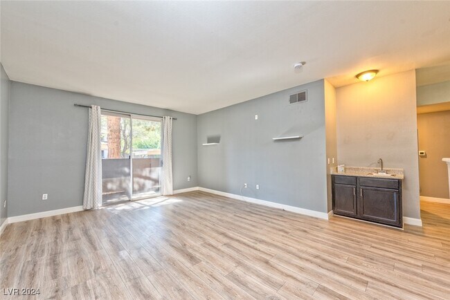 Building Photo - 231 W Horizon Ridge Pkwy